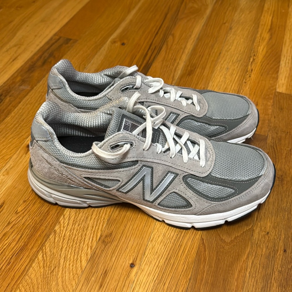 New Balance 990v4